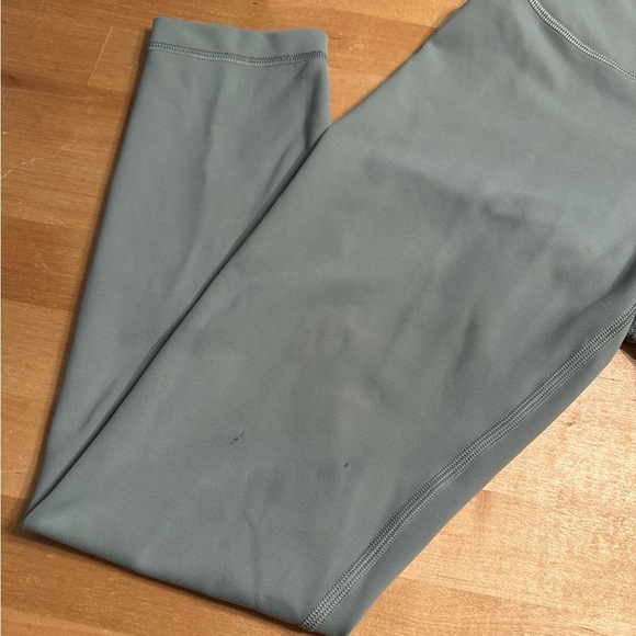 Lululemon Wunder Train Leggings - Picture 5 of 5